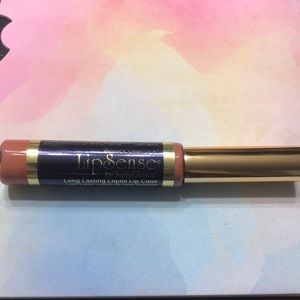 Long lasting liquid lip color